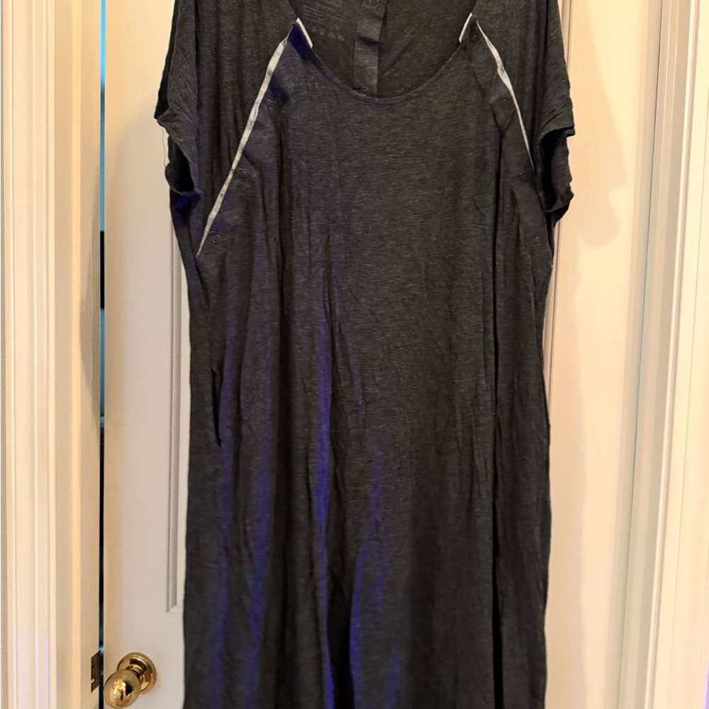 Frida maternity nursing Gray Short Sleeve Dress with dual pockets